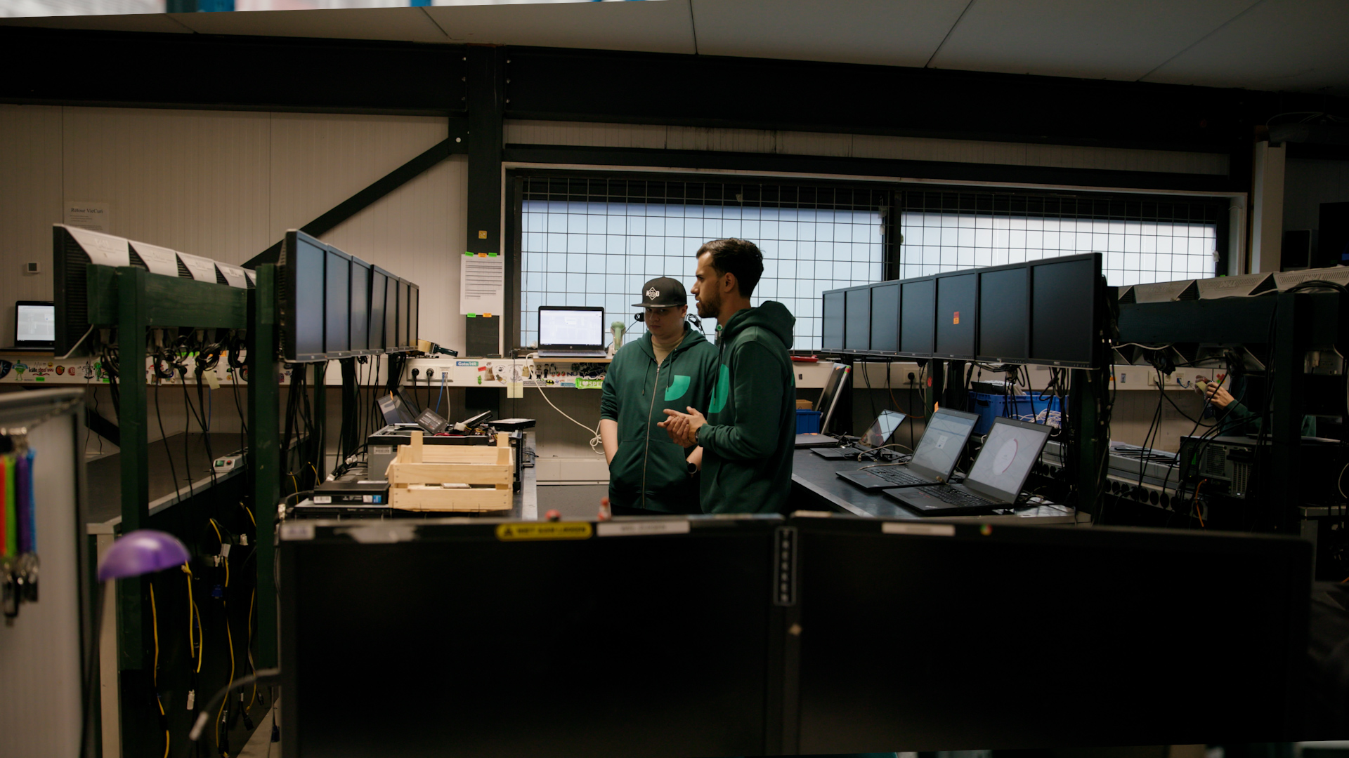 Duurzaamheid met maatschappelijke impact: IT recycling bij Vooruit